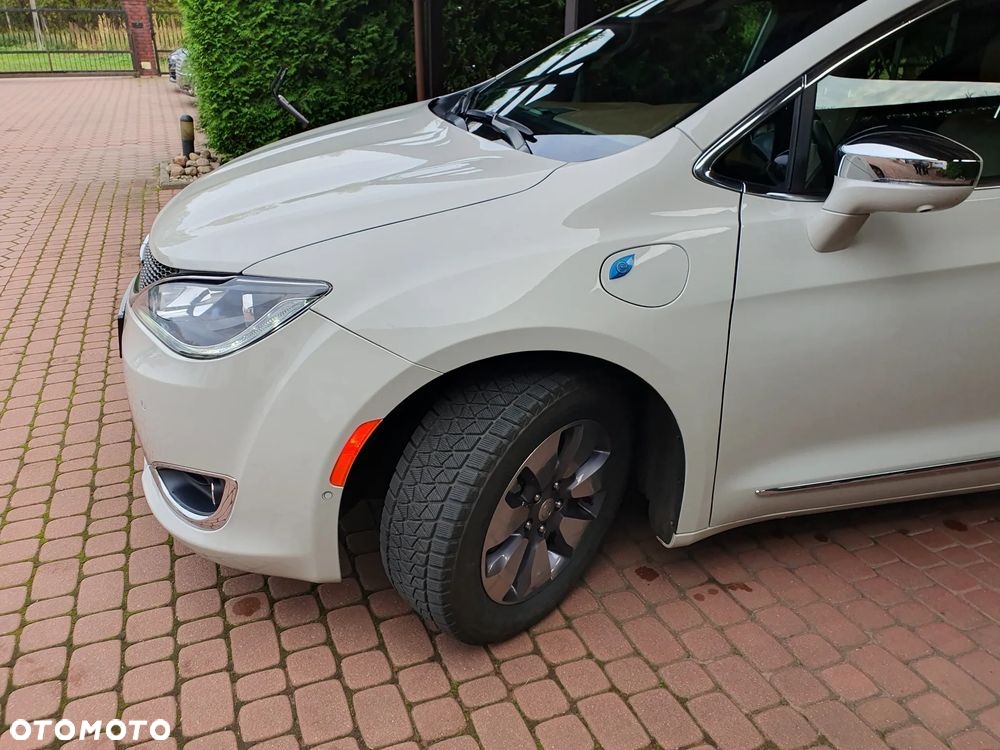 Chrysler Pacifica - 4
