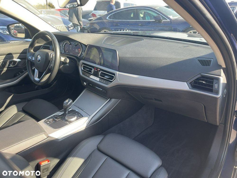 BMW Seria 3 318d - 11