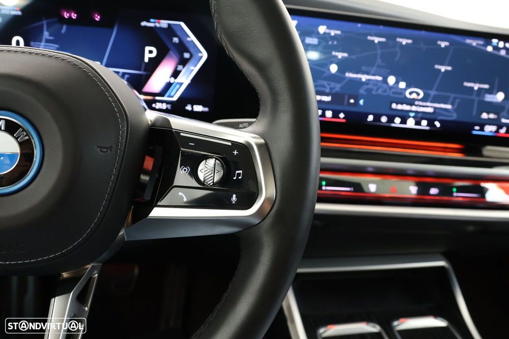BMW i7 xDrive60 Pack Desportivo M - 16