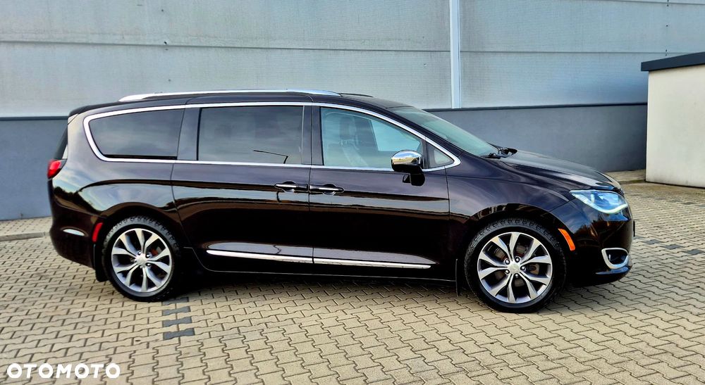 Chrysler Pacifica - 5