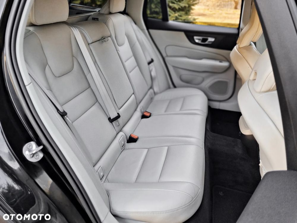 Volvo V60 Cross Country B4 D AWD Ultimate - 30