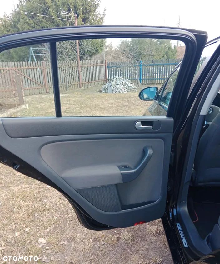 Volkswagen Golf Plus 1.9 TDI DPF Goal - 26