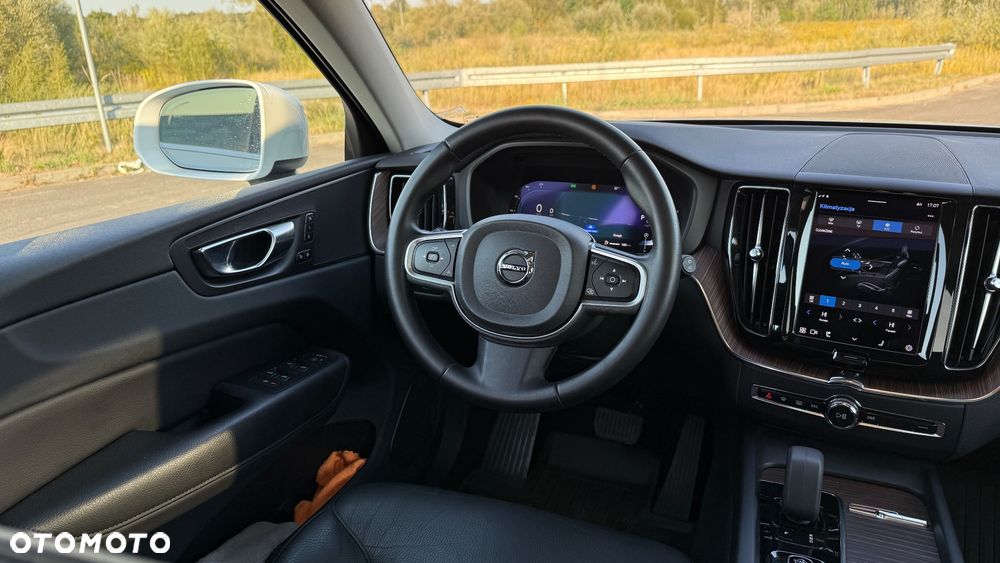 Volvo XC 60 B5 B Momentum - 24