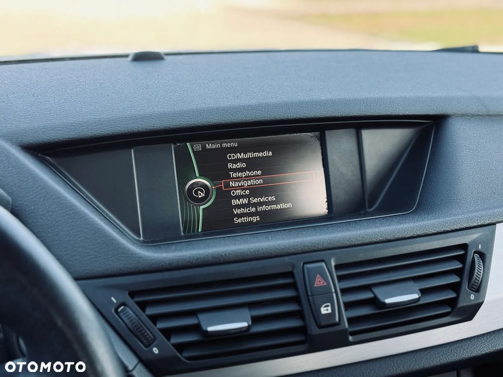 BMW X1 sDrive18d xLine - 28