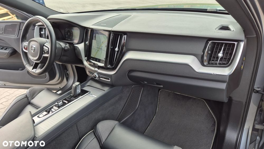 Volvo XC 60 T8 AWD Plug-In Hybrid R-Design - 31