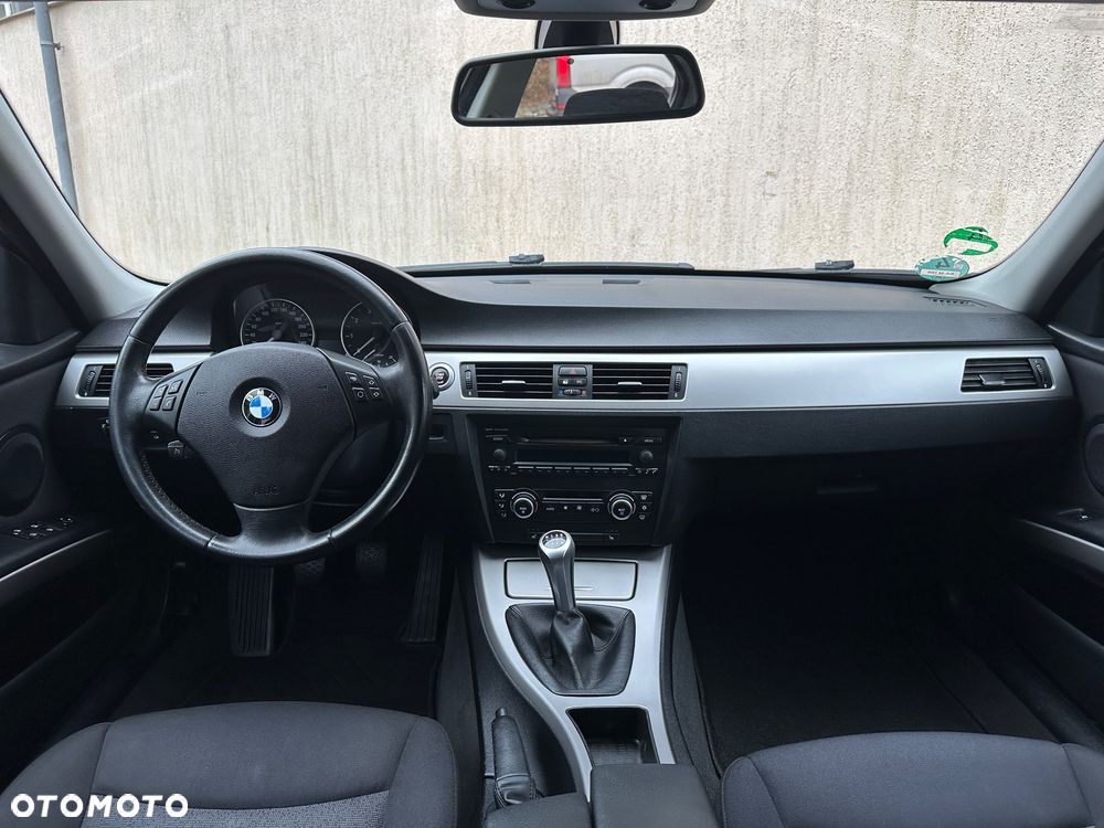 BMW Seria 3 320i - 26