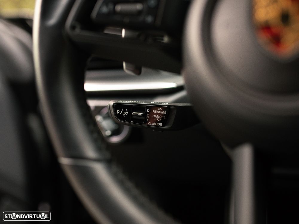 Porsche 911 (992) Turbo S - 32