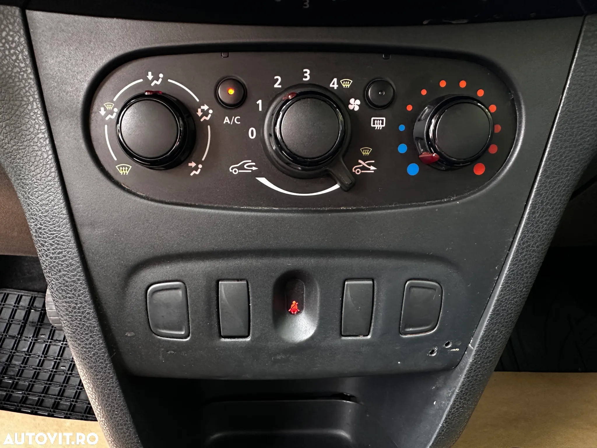 Dacia Logan 0.9 TCe Ambiance - 26