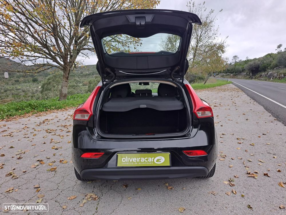 Volvo V40 D2 Kinetic - 23