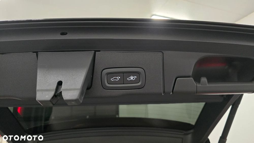 Volvo XC 60 B4 D Plus Dark - 11