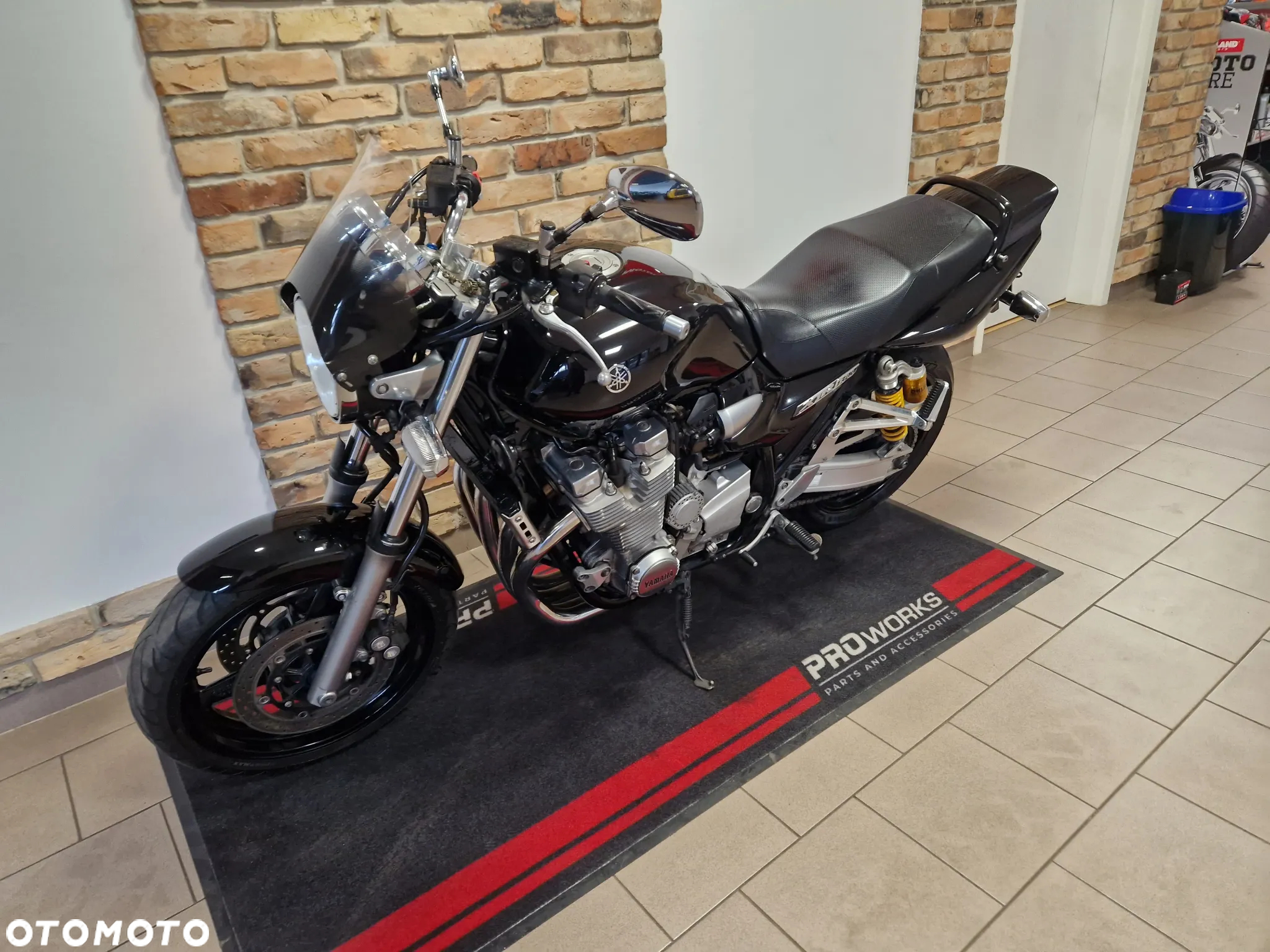 Yamaha XJR - 7