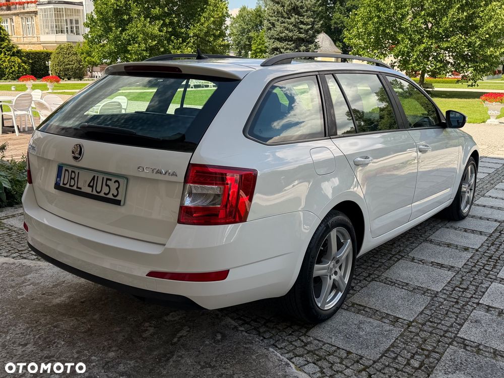 Skoda Octavia 1.6 TDI Ambition DSG - 6