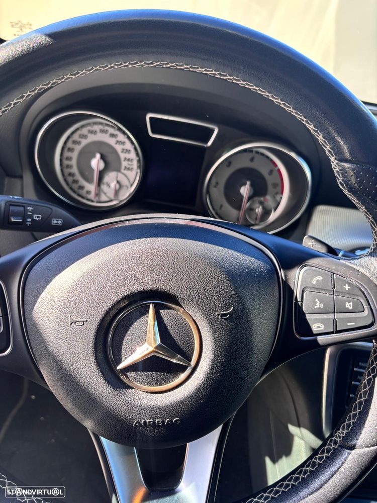 Mercedes-Benz GLA 180 — fotografia 13