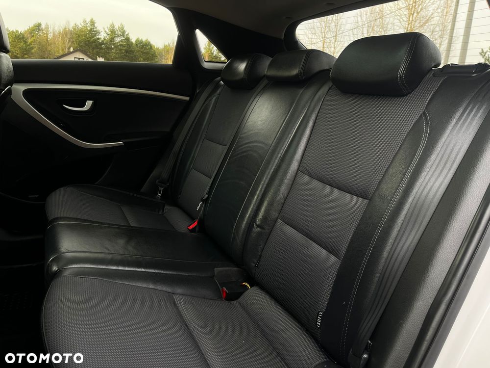 Hyundai i30 1.6 CRDi Fifa World Cup Edition - 22