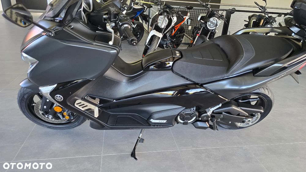 Yamaha Tmax - 12