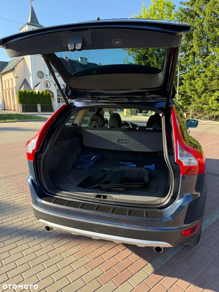 Volvo XC 60 2.4D AWD Momentum - 11