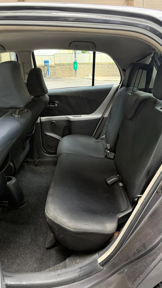 Toyota Yaris 1.0 VVT-i AC Manual - 8