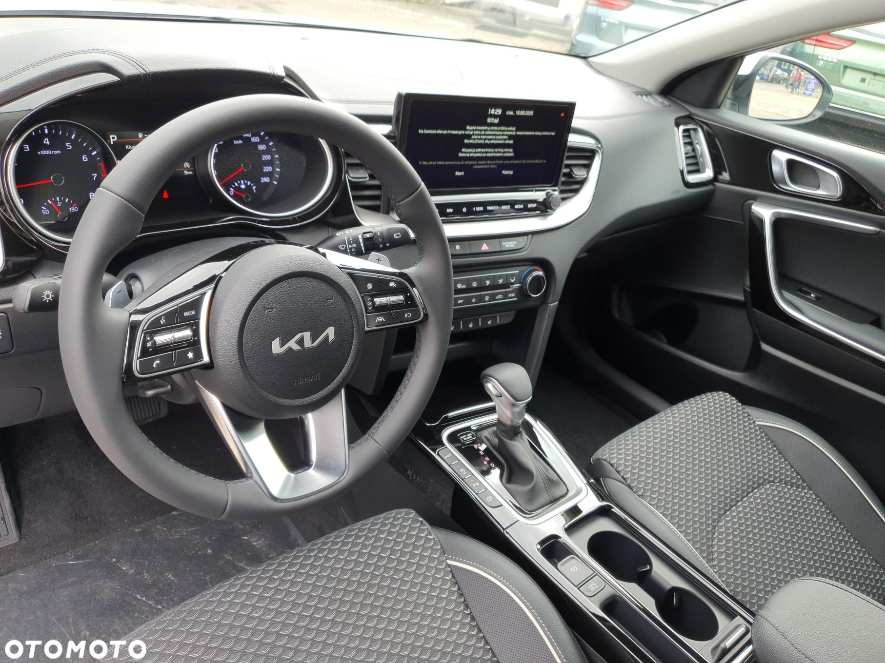 Kia Ceed - 11
