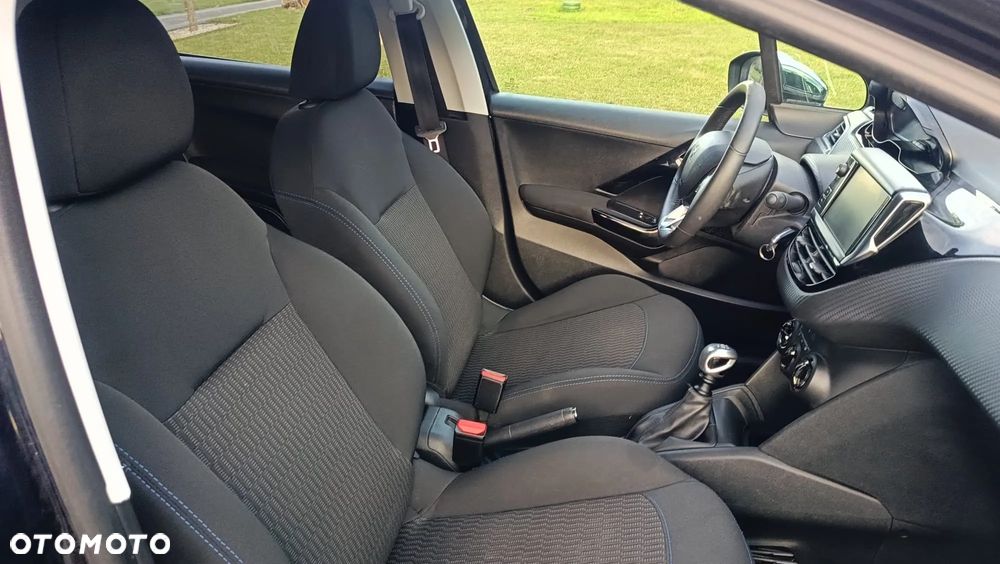 Peugeot 208 1.2 PureTech GPF Signature S&S - 13