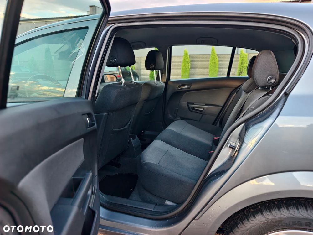 Opel Astra 1.6 Essentia - 9