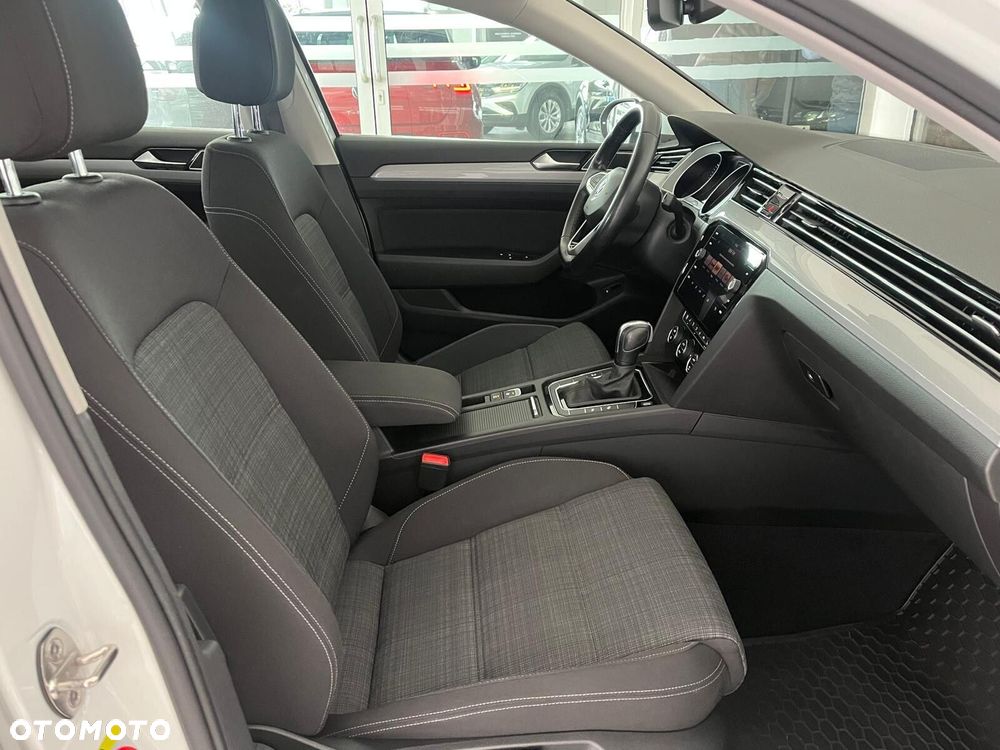 Volkswagen Passat - 17