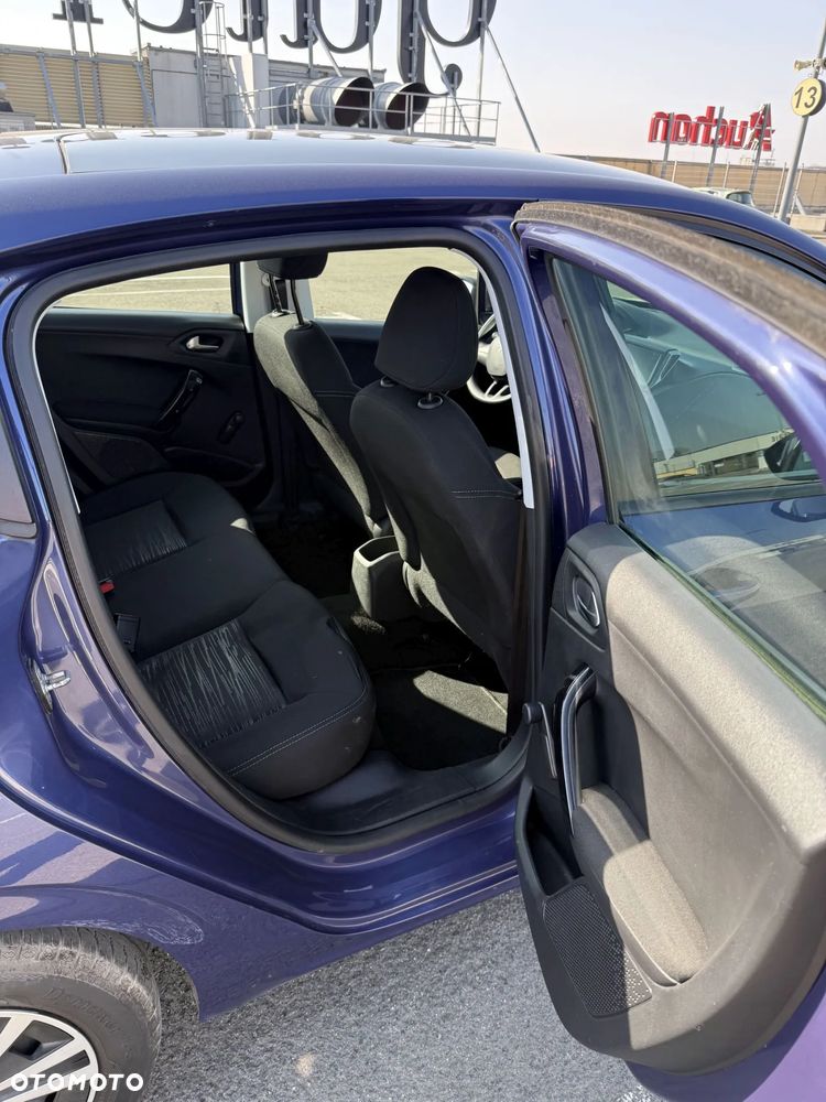 Peugeot 208 - 13