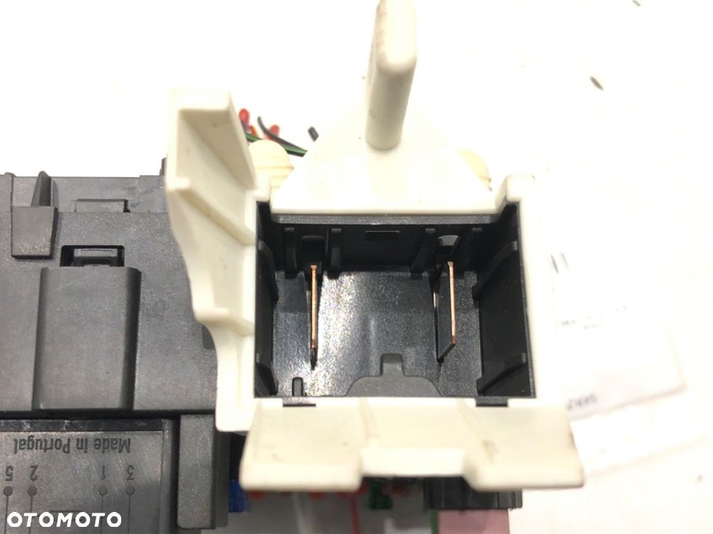 SKRZYNKA BEZPIECZNIKÓW - 45.00 PLN - SKODA OCTAVIA III (5E3, NL3, NR3) 2012 - 2022 1.6 TDI 81 kW - 3