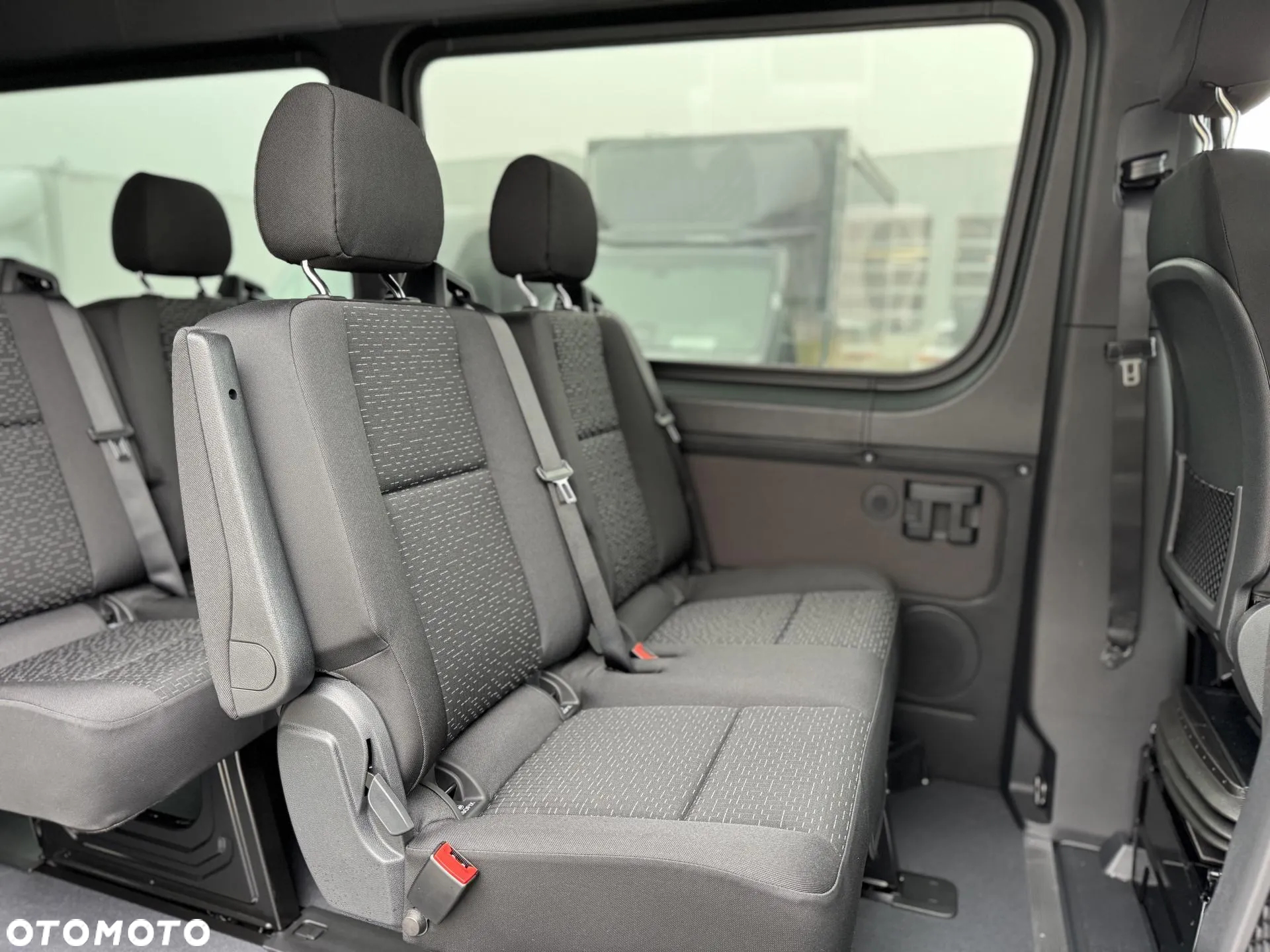 Mercedes-Benz Sprinter - 11