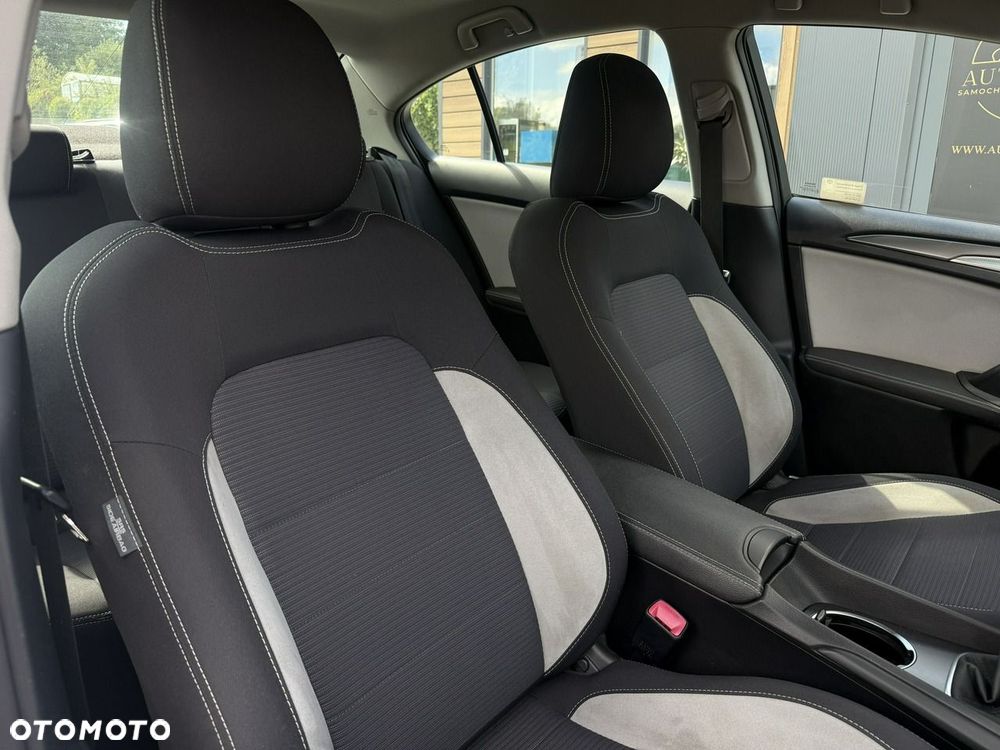 Toyota Avensis - 12