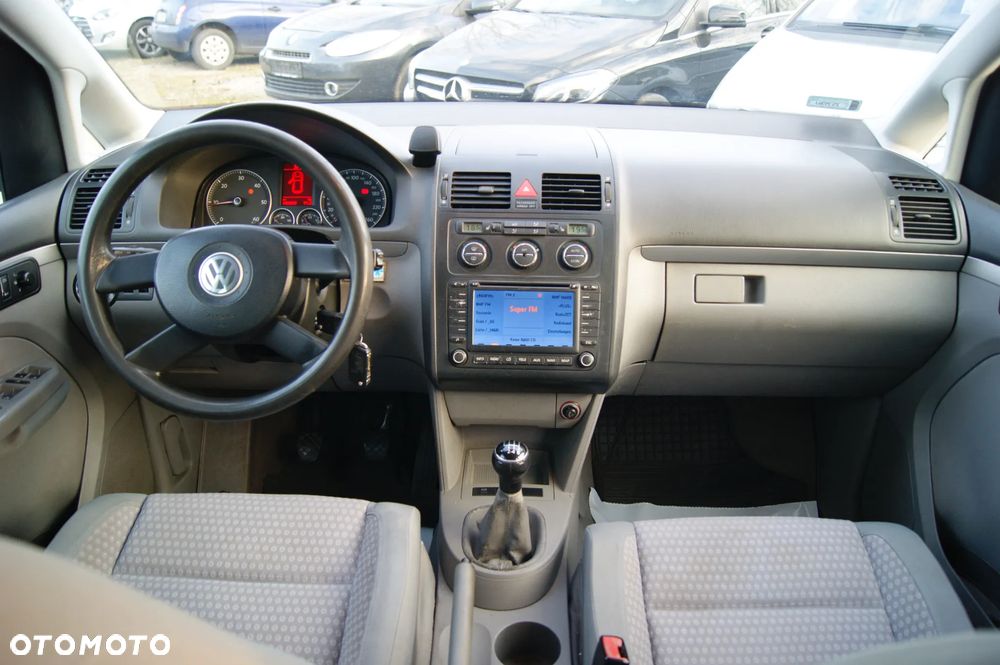 Volkswagen Touran 2.0 TDI Highline - 17