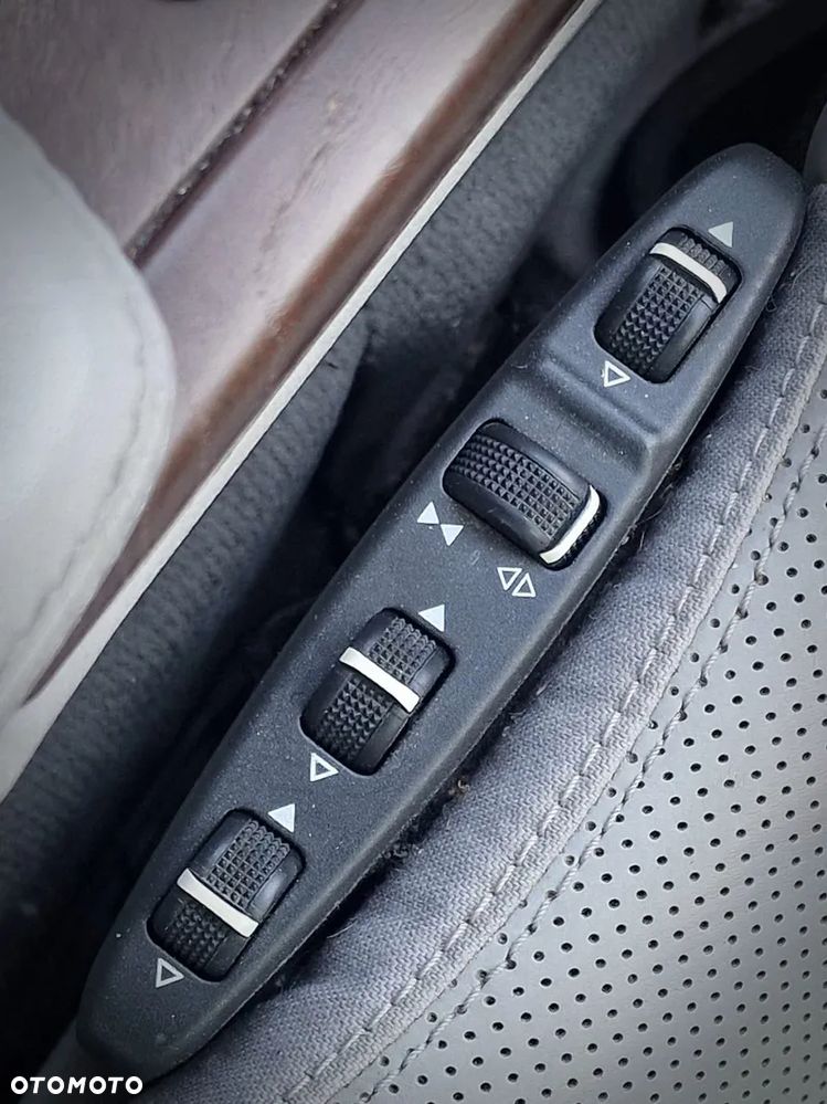 Mercedes-Benz Klasa E 350 CGI BlueEffICIENCY - 24