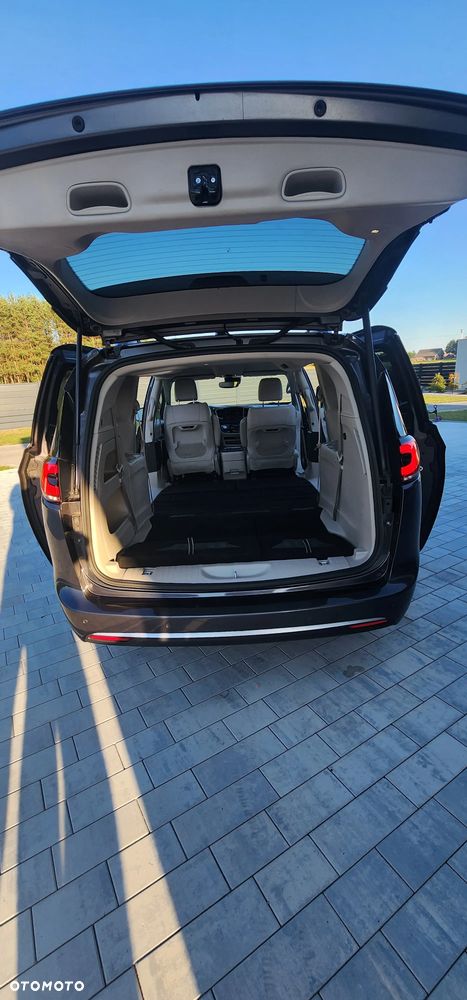 Chrysler Pacifica - 4