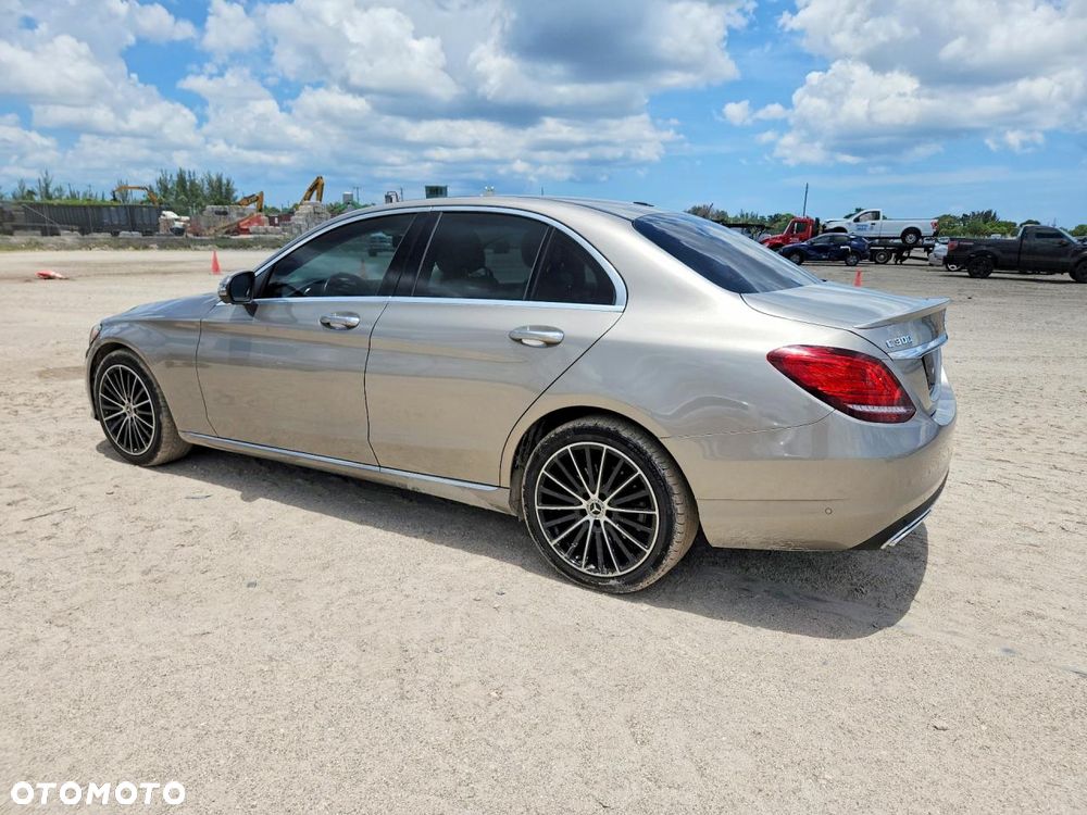 Mercedes-Benz Klasa C 300 9G-TRONIC - 3