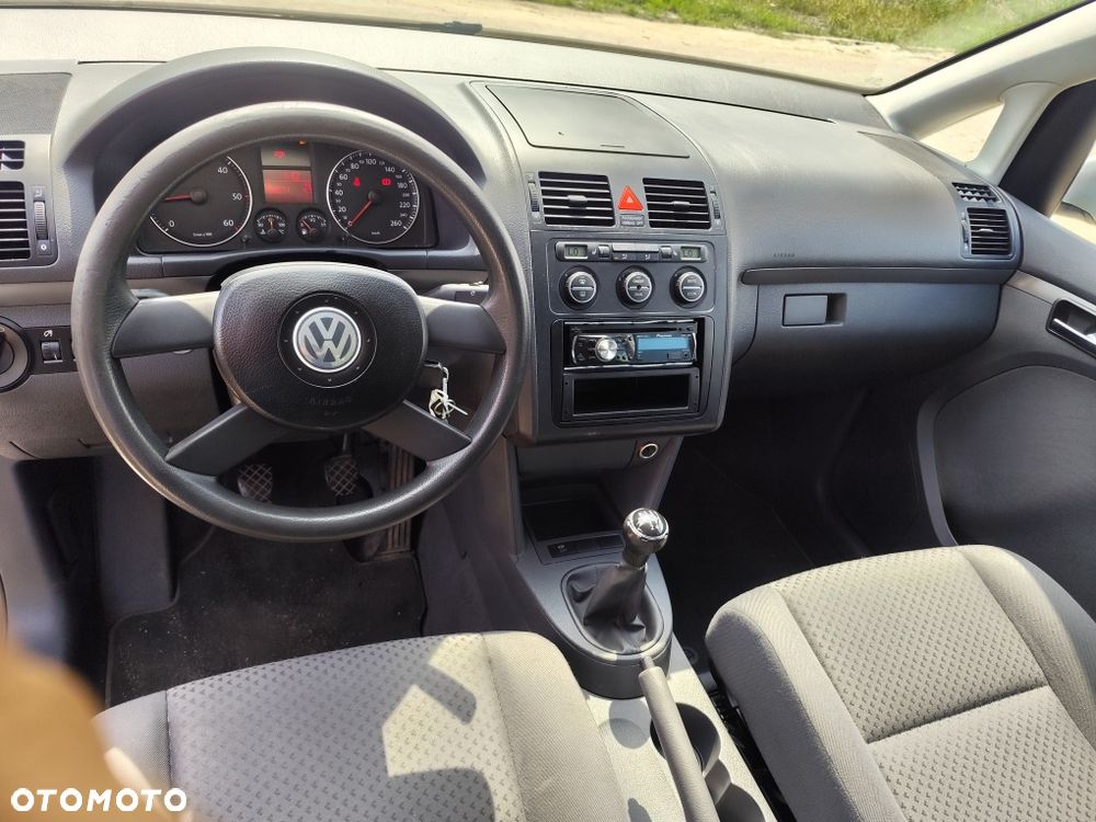 Volkswagen Touran - 5