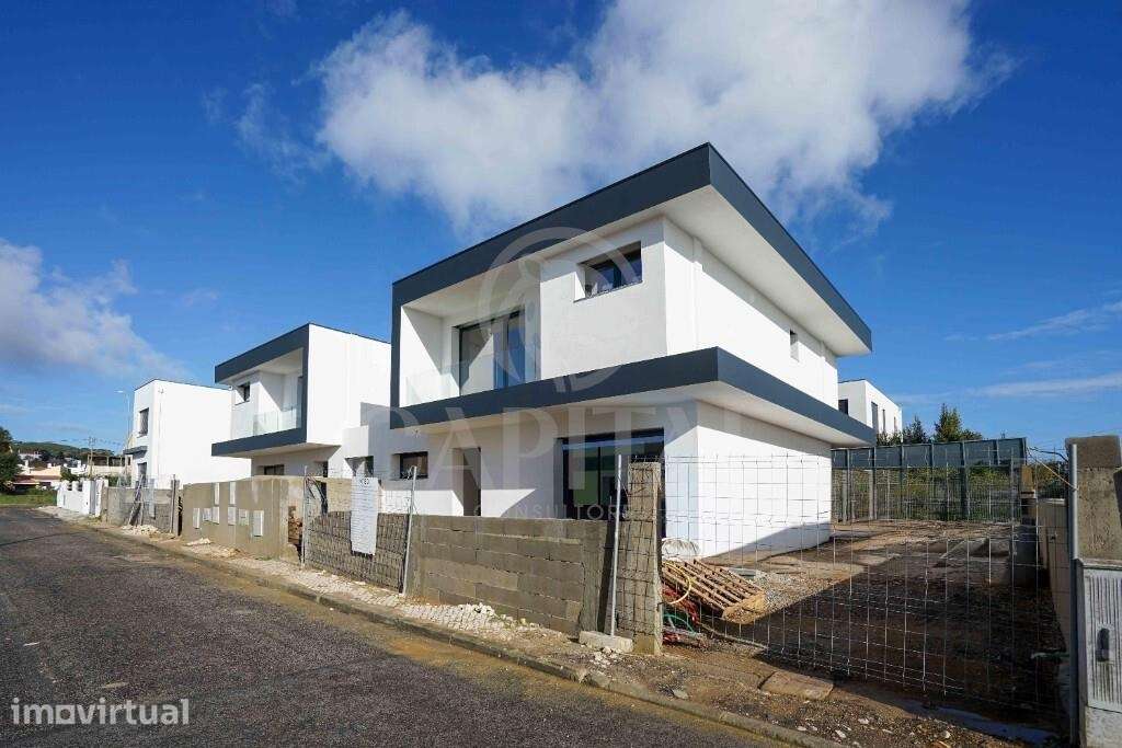 Moradia Nova V3 com Piscina – Pronta a Estrear – Abrunheira - Vista 4
