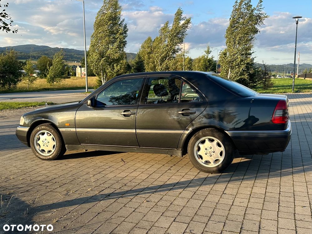 Mercedes-Benz Klasa C 180 Elegance - 10