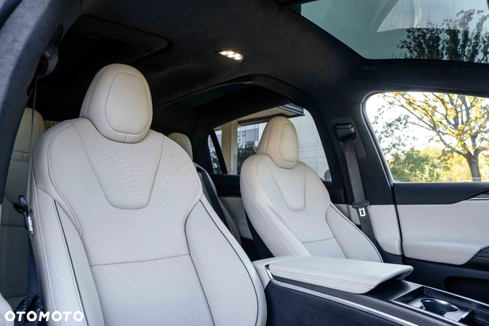 Tesla Model X Plaid - 17