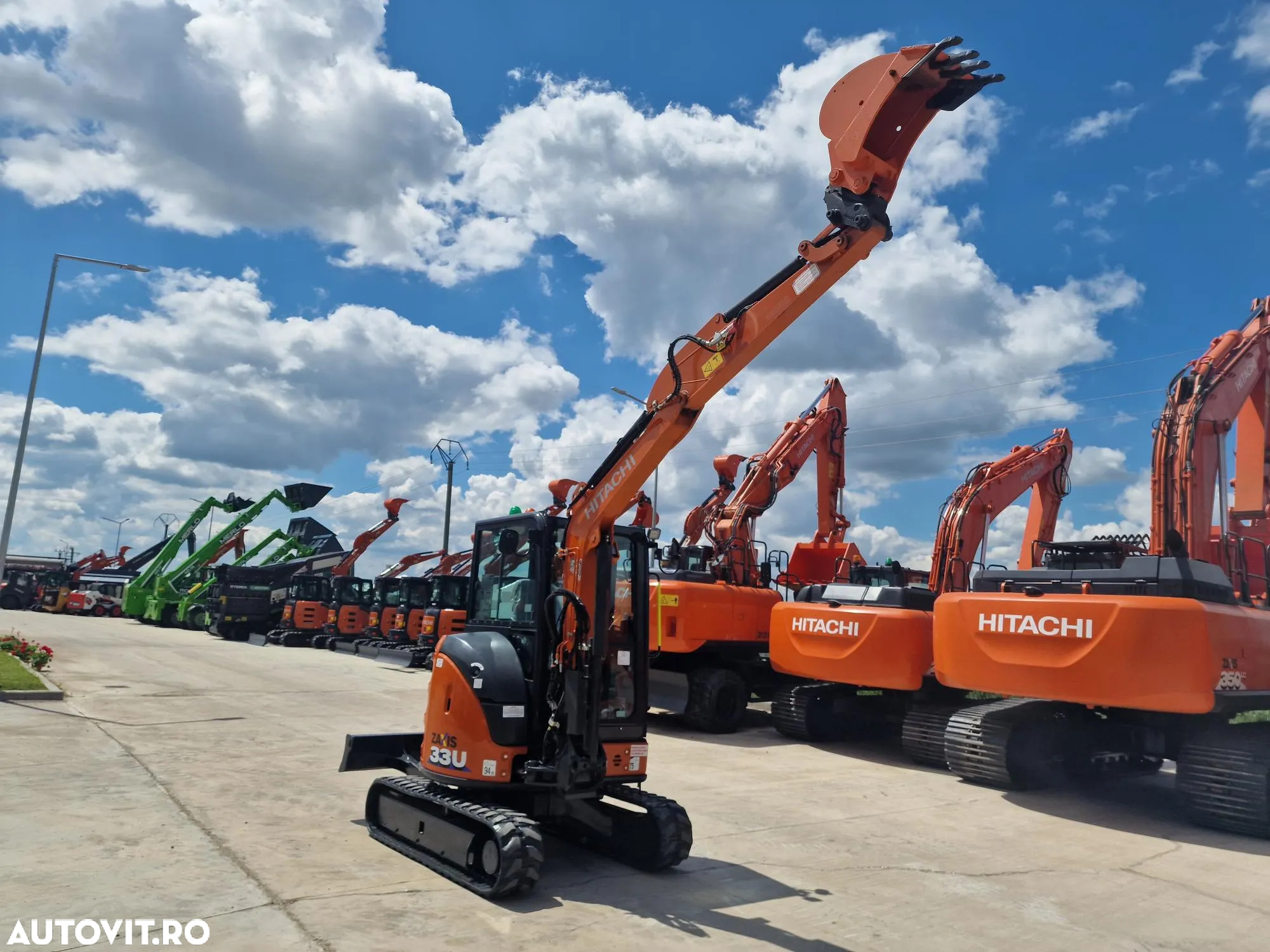 Hitachi ZX33, 3,7 tone, 2023/05, 1.163h, CUPLA RAPIDA+3 CUPE NOI, Senile 80% bune, Instalatia de picon pe brate, Sistem antifurt, Aer conditioinat, adanc sapare 4mc, ridica tevi de 2,5tone, STARE FOARTE BUNA< CA NOU, posibilitate leasing 4 ani-36900 EUR+Tva - 36