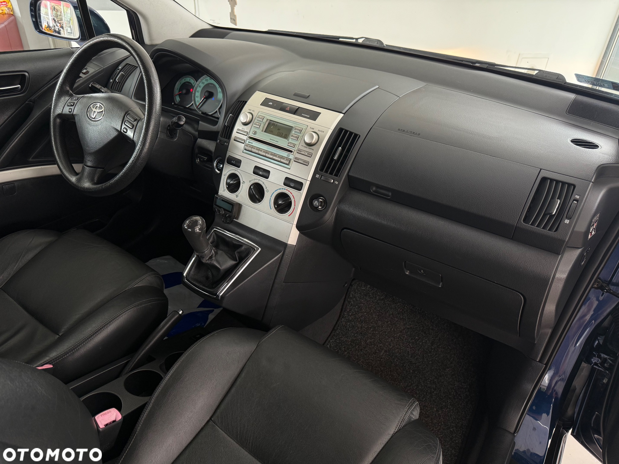Toyota Corolla Verso 2.0 D-4D - 26