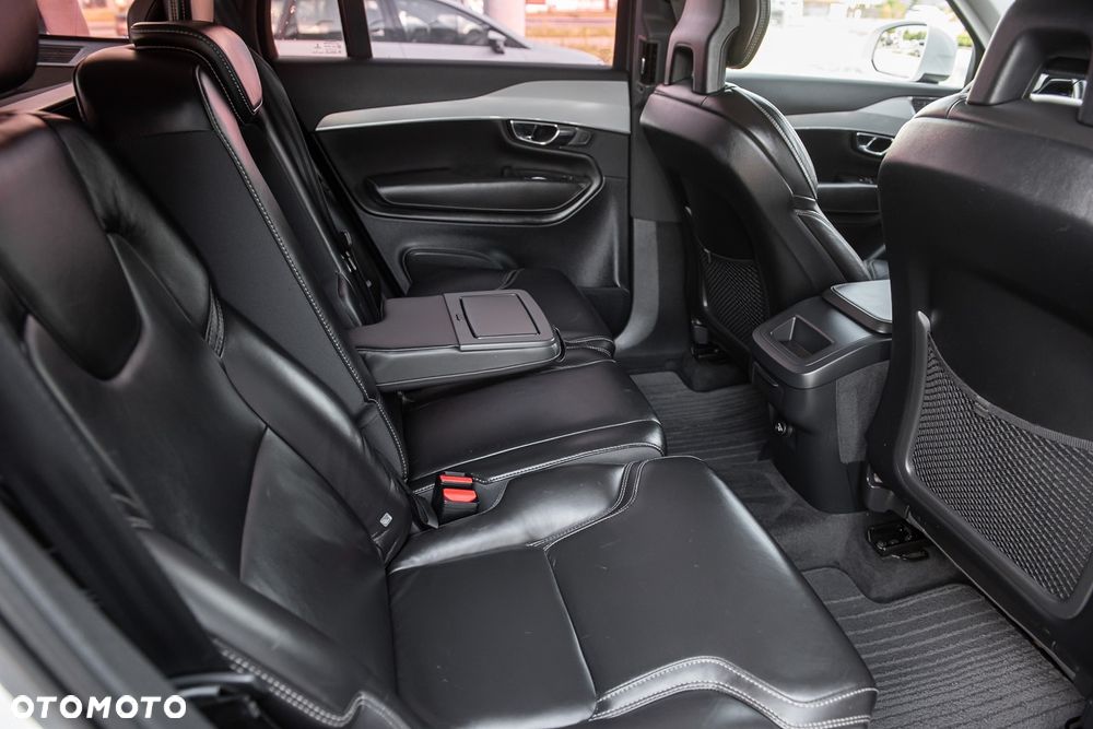 Volvo XC 90 D5 AWD Geartronic Momentum - 32