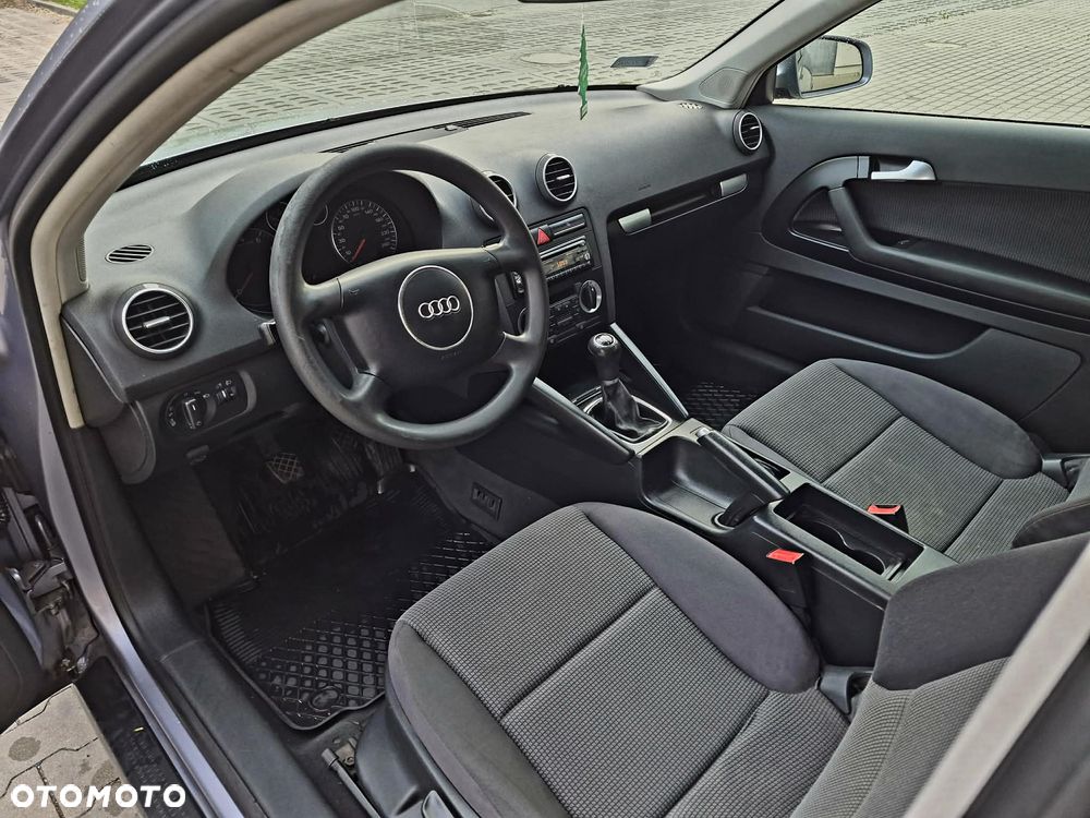 Audi A3 3-drzwiowe 1.6 Ambition - 9