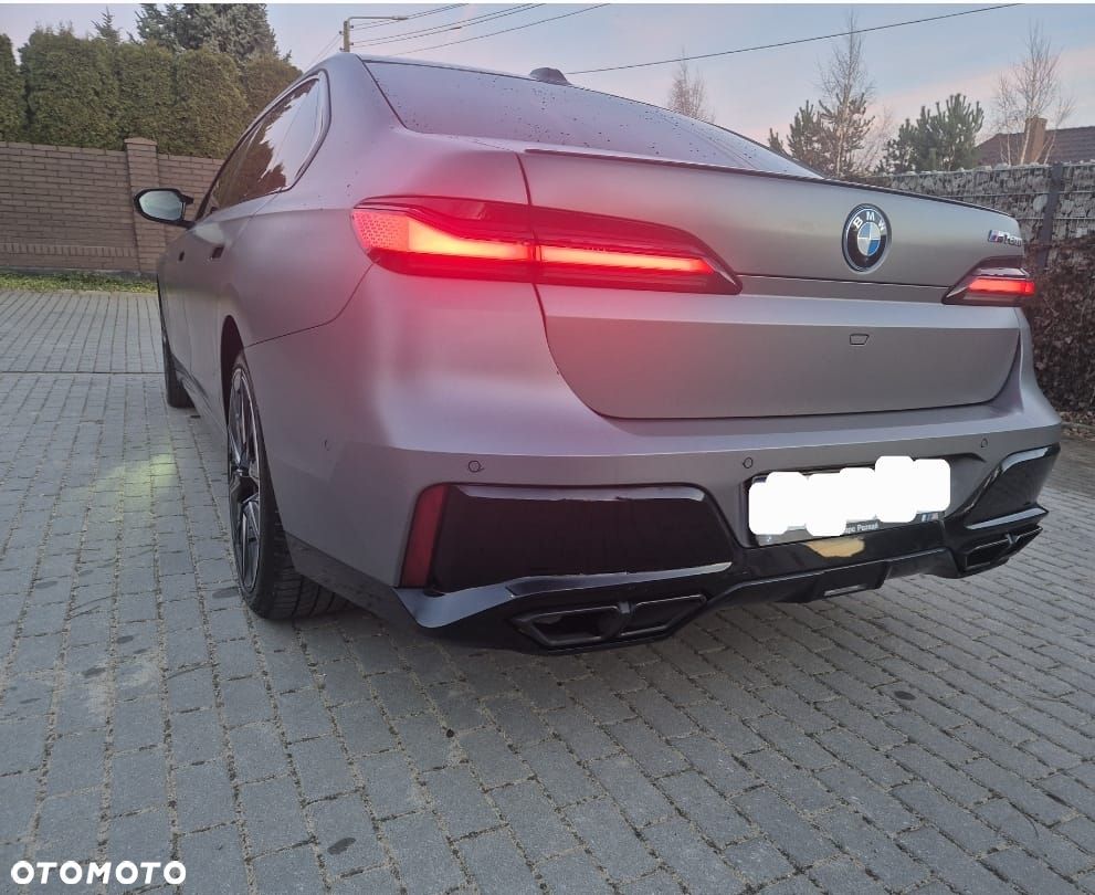 BMW Seria 7 M760e PHEV xDrive Individual Edition sport - 3