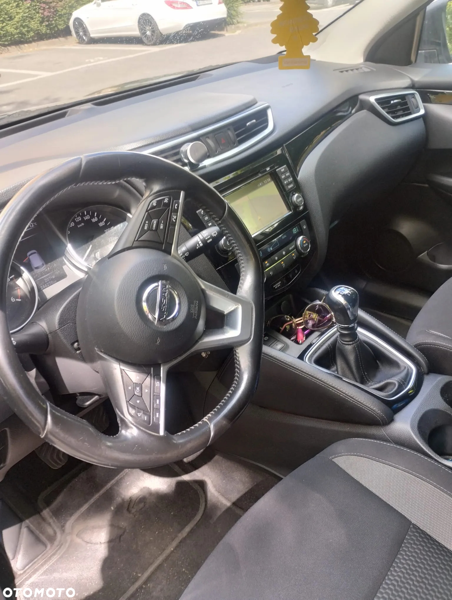 Nissan Qashqai 1.5 dCi N-Connecta - 9