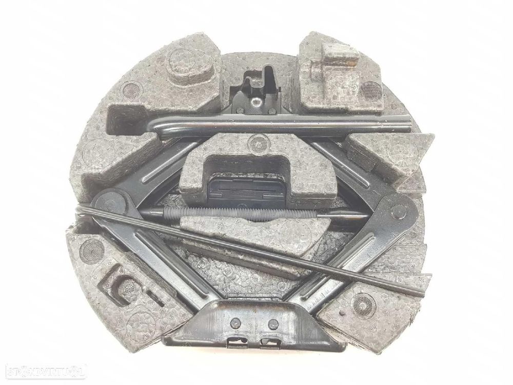 MACACO FORD FOCUS BERLINA CB8 - 1