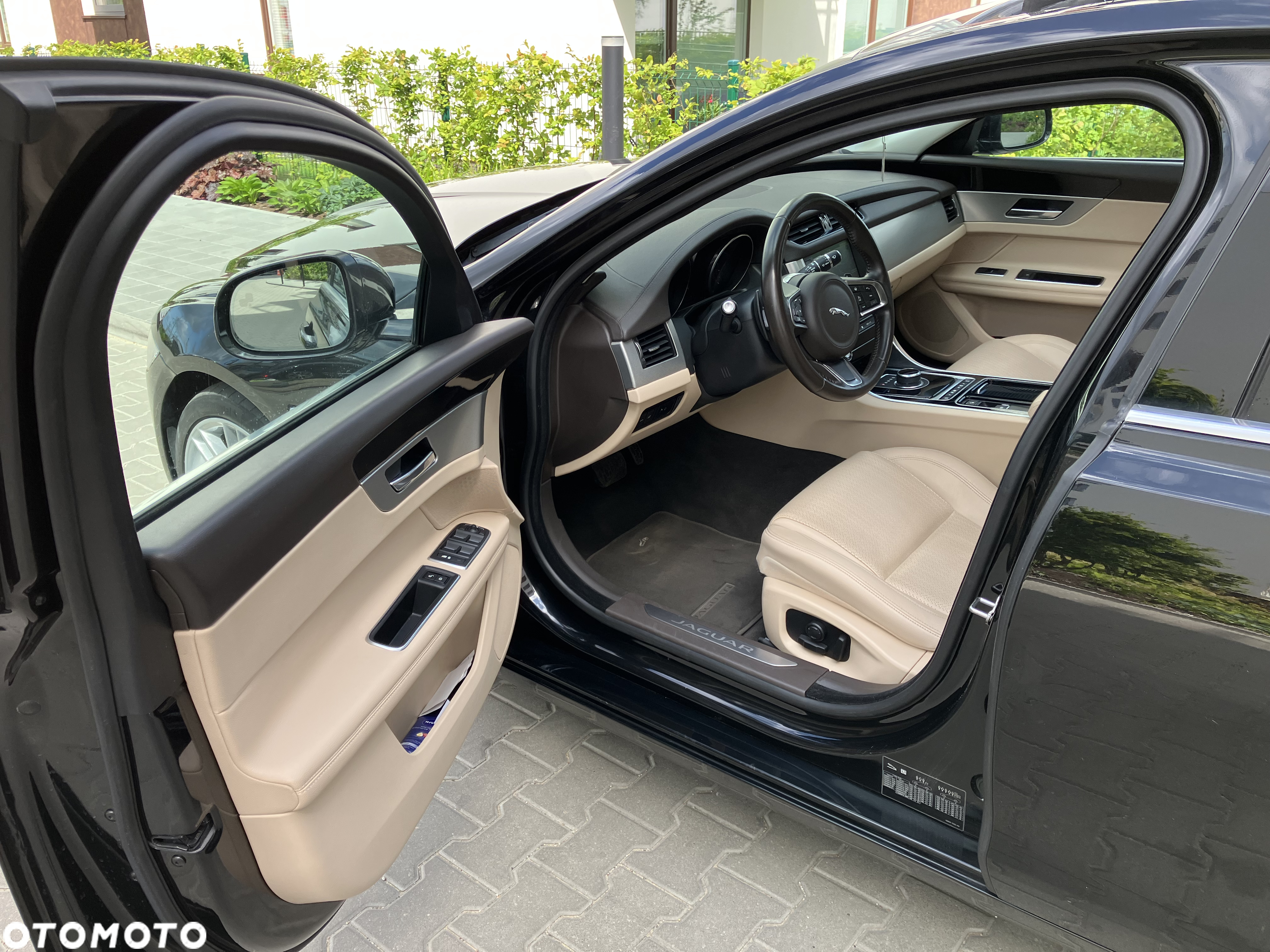 Jaguar XF 2.0 T AWD Portfolio - 15