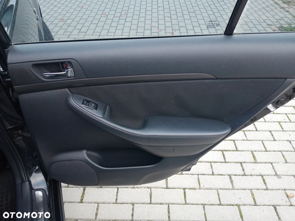 Toyota Avensis - 10