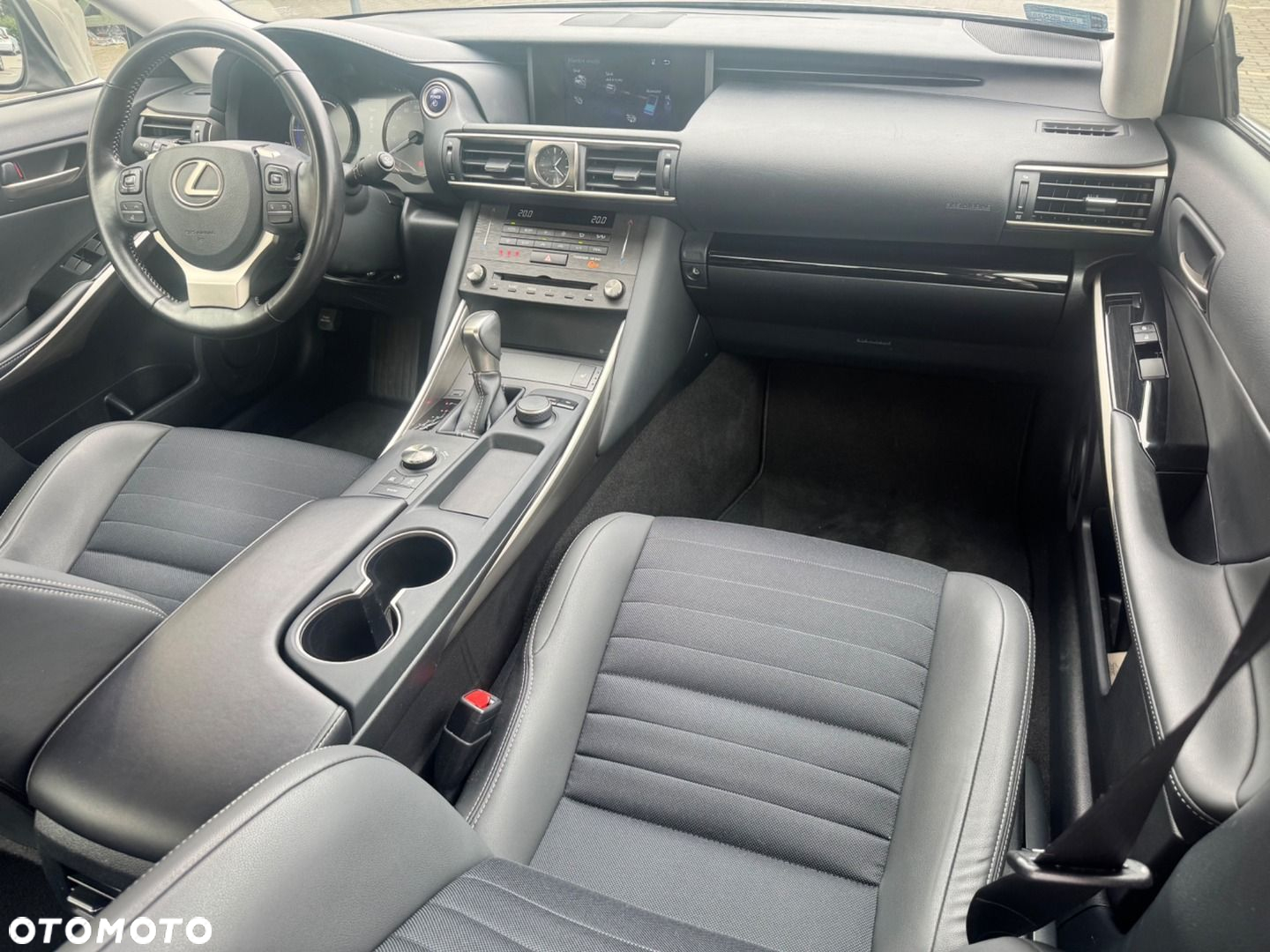 Lexus IS - 16
