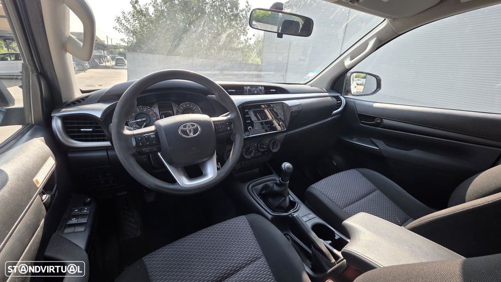 Toyota Hilux 2.4 D-4D 4WD CD CM - 12