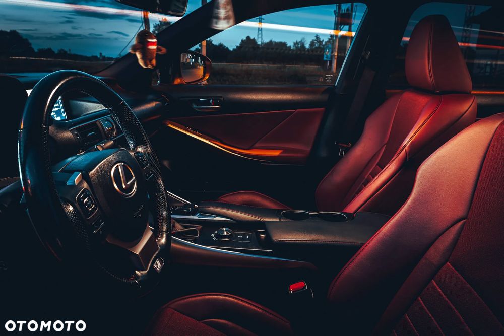Lexus IS 200t F Sport - 38