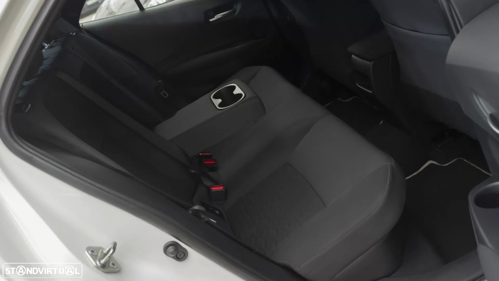 Toyota Corolla 1.8 Hybrid Comfort - 10